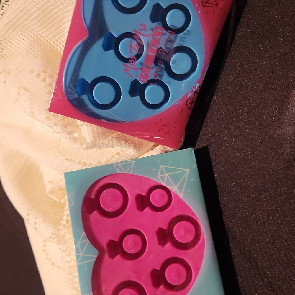 Miss to Mrs ring shape ice tray